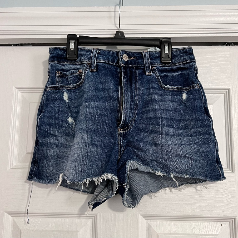 Hollister Curvy Ultra High Rise Mom short 3”
